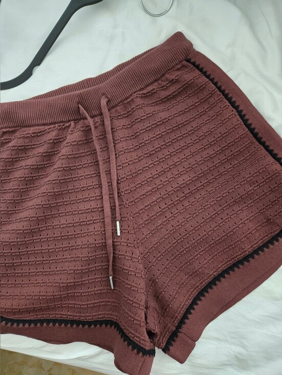 Varley Pants - Varley Mauve Knit Drawstring Shorts with Black Accent